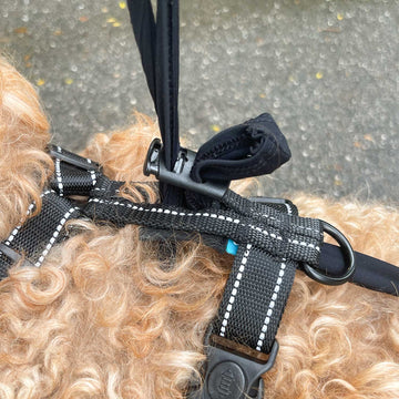 Special slit for legging straps.